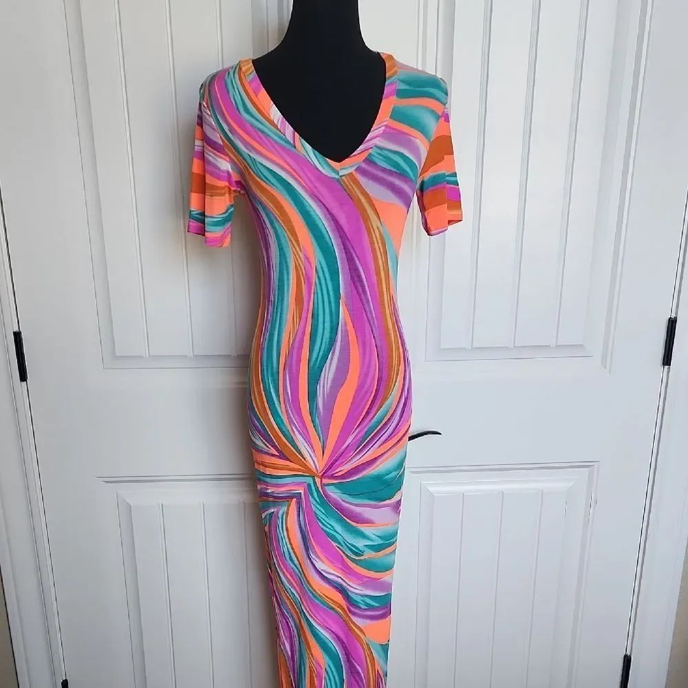 V-Neck Maxi Dress in Multicolor Swirl